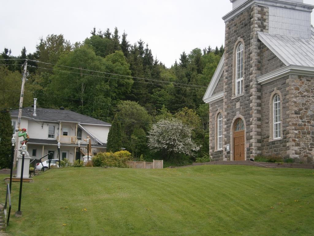Sous Le Clocher De L'Anse Exterior photo