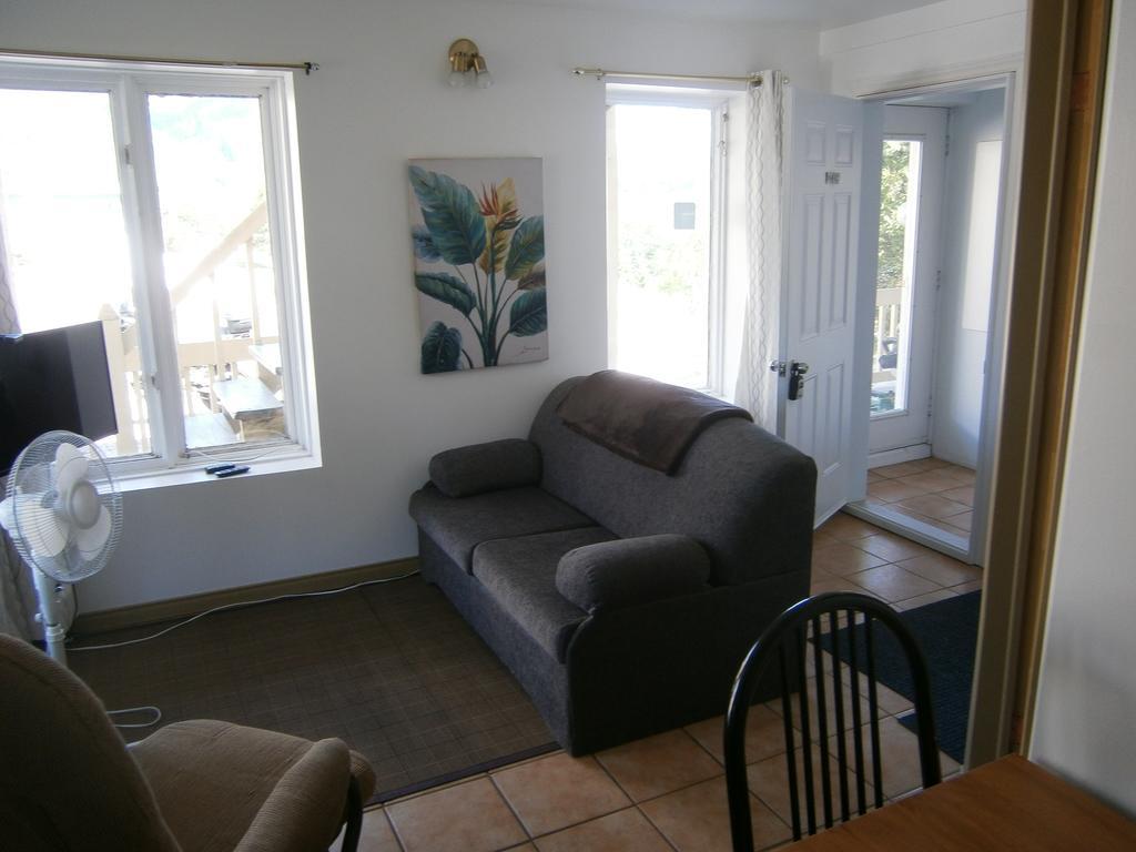 Sous Le Clocher De L'Anse Exterior photo